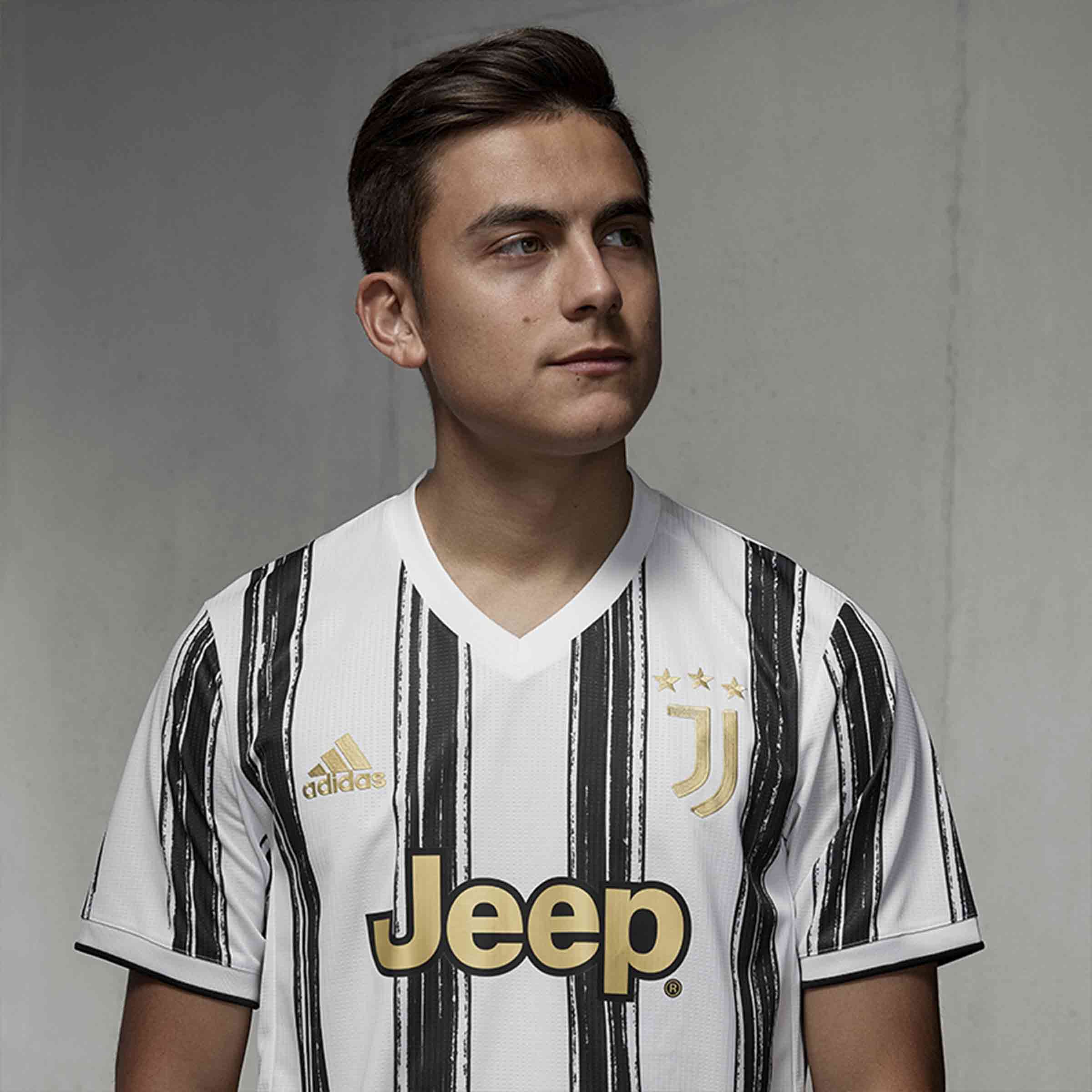 九游-詹姆斯在尤文图斯比赛中夺冠，持续失利引发热议！比赛高潮迭起的简单介绍